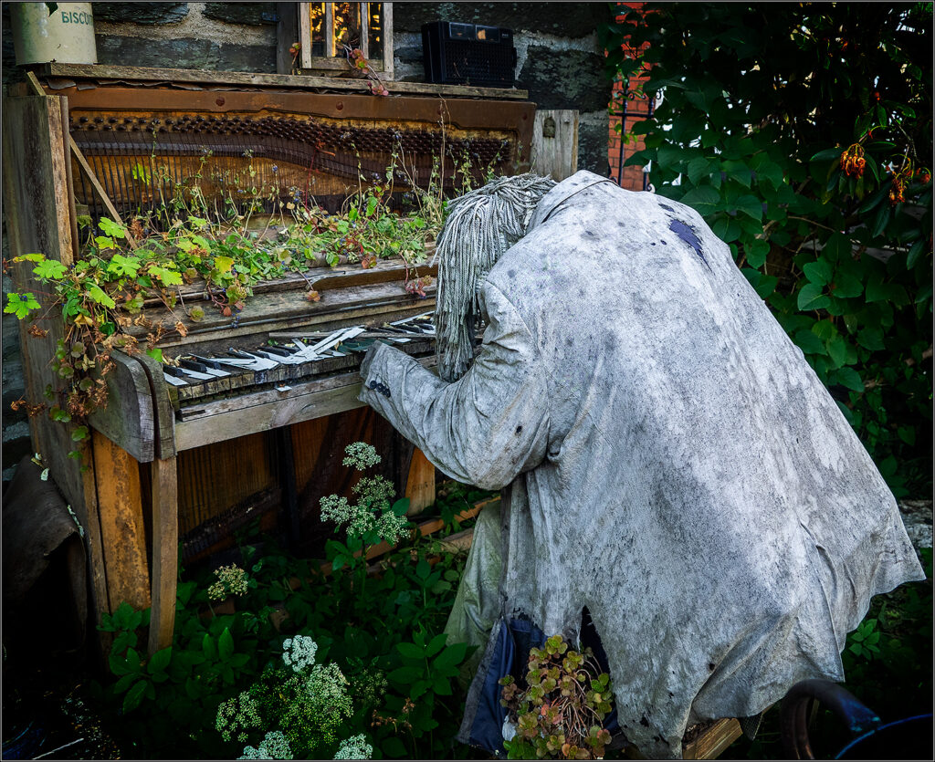 Pianist by Dave Russell