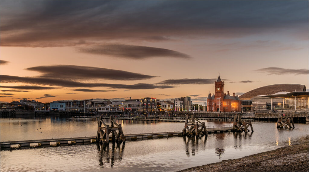 Cardiff Bay by Andre Van de Sande (0.25 sec, f:5,16mm)