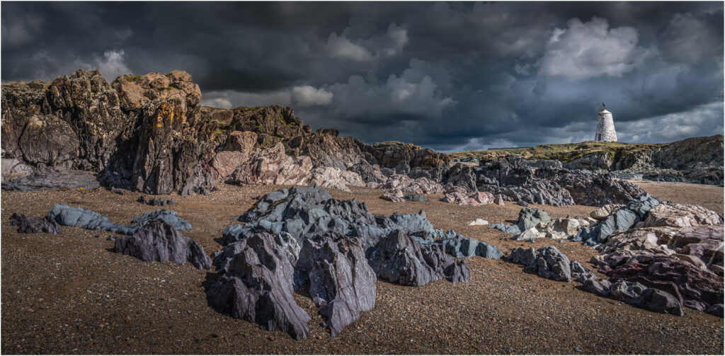Twr bach Lighthouse by Niall